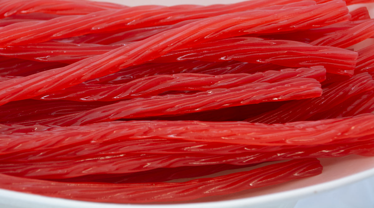 フレーバーズ ストロベリーツイスト＆チョコレートツイスト Amazon.com : TWIZZLERS Twists Strawberry Flavored Licorice